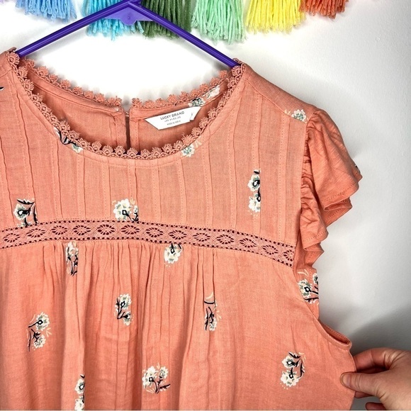 Lucky Brand Pink Crochet Floral Top Pleated Bodice Flutter Sleeve Size Large - Picture 11 of 17